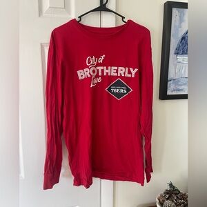 New Era Men’s Red Philadelphia 76ers Long Sleeve Tee L